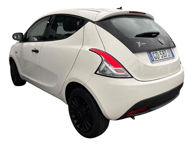 Lancia Ypsilon 1.0 FireFly 5 porte S&S Hybrid Ecochic Silver - foto 3 di 4