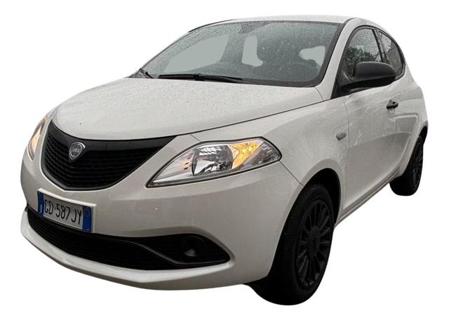 Lancia Ypsilon 1.0 FireFly 5 porte S&S Hybrid Ecochic Silver usato a ERACLEA