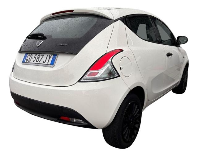 Lancia Ypsilon 1.0 FireFly 5 porte S&S Hybrid Ecochic Silver - foto 2 di 4
