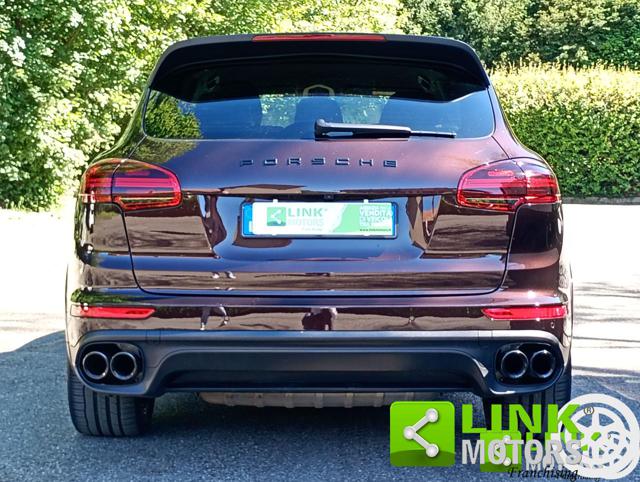 Porsche Cayenne 3.0 V6 tdi Platinum Edition 245cv tiptronic - foto 2 di 4