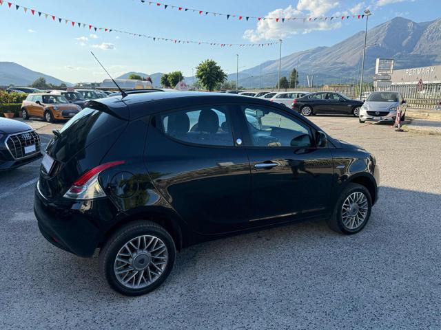 Lancia Ypsilon 0.9 TwinAir 85 CV 5 porte Metano Ecochic - foto 3 di 4