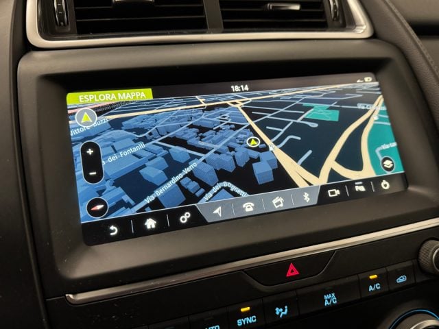 Jaguar E-Pace 2.0D 150 CV R-Dynamic Eu6d-temp Iva 1prop., del 2020, 85.000 km, in vendita a Milano (MI)