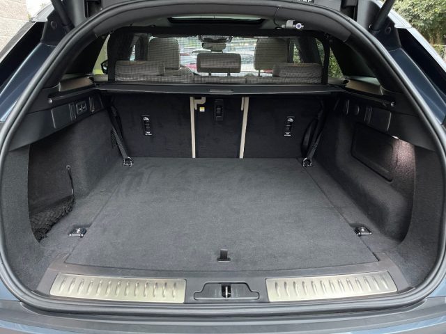 Land Rover Range Rover Velar 3.0D I6 4DW 300CV R-DYNAMIC HSE GANCIO TRAINO ELET, del 2023, 89.000 km, in vendita a Venezia (VE)