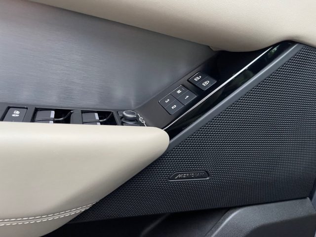 Land Rover Range Rover Velar 3.0D I6 4DW 300CV R-DYNAMIC HSE GANCIO TRAINO ELET usato a VENEZIA