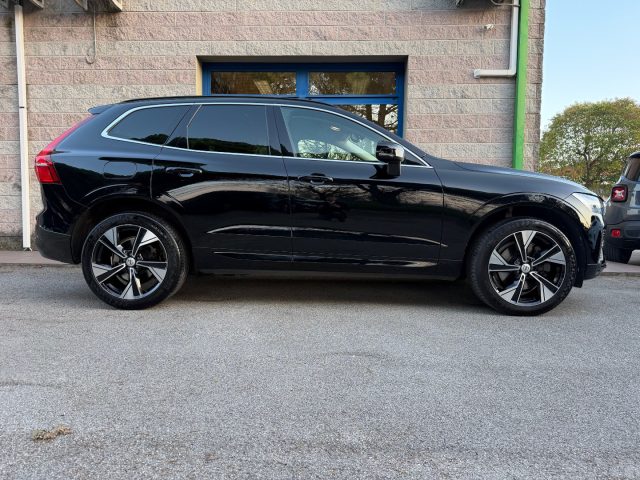 Volvo XC60 2.0 B4 AWD AUTOMATICA CERCHI DA 20" FARI FULL LED - foto 2 di 4
