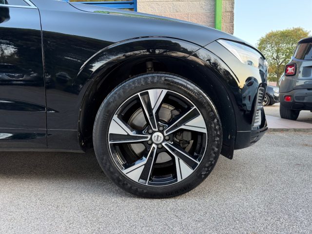 Volvo XC60 2.0 B4 AWD AUTOMATICA CERCHI DA 20" FARI FULL LED - foto 3 di 4