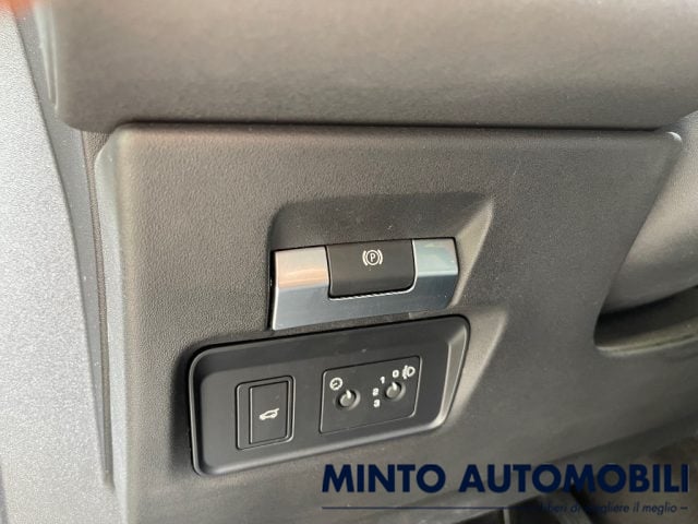 Land Rover Discovery Sport 150CV 2WD VAN AUTOCARRO 5 POSTI UNIPROPR. usato a VENEZIA