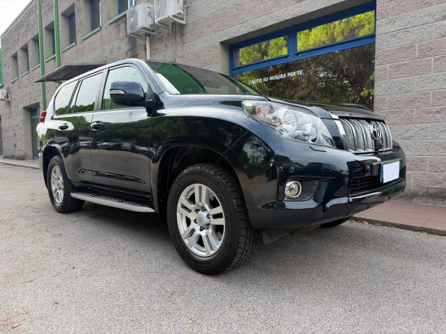 Toyota Land Cruiser 50 173CV 3.0 D-4D 7 POSTI INTERNI PELLE AUT. - foto 2 di 4