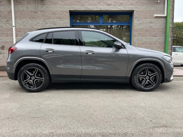Mercedes-Benz GLA 180 D PREMIUM PLUS UNIPROPRIETARIO 64 COLORI LED - foto 2 di 4