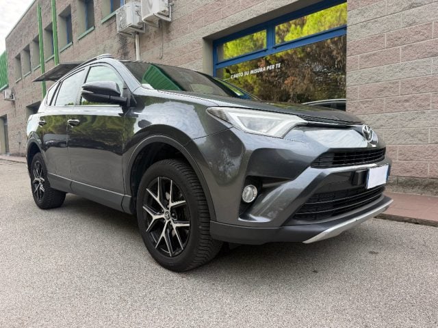 Toyota RAV 4 2.0 D-4D 2WD 143CV UNIPROPRIETARIO, del 2016, 243.000 km, in vendita a Venezia (VE)