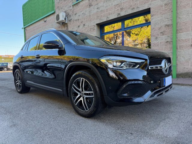 Mercedes-Benz GLA 180 136CV SPORT AUTOMATIC KM-49.000 TAGLAINDATI! usato a VENEZIA