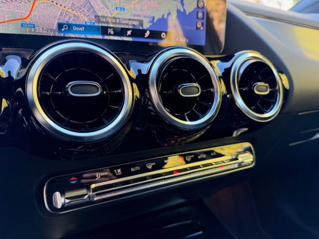 Mercedes-Benz GLA 180 136CV SPORT AUTOMATIC KM-49.000 TAGLAINDATI! usato a VENEZIA