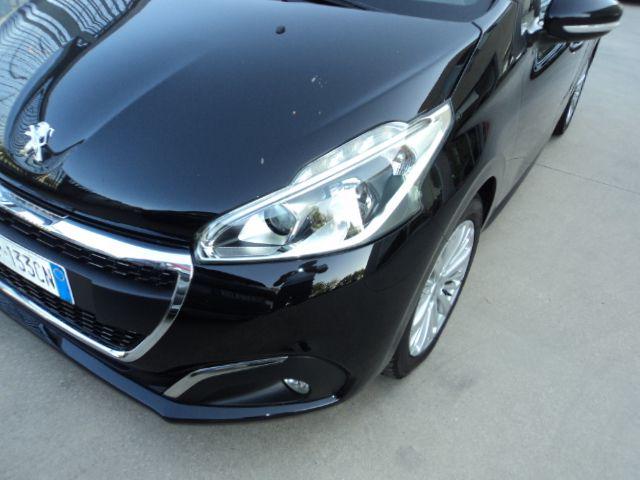 Peugeot 208 1° serie BlueHDi 75 5 porte Allure - foto 2 di 4