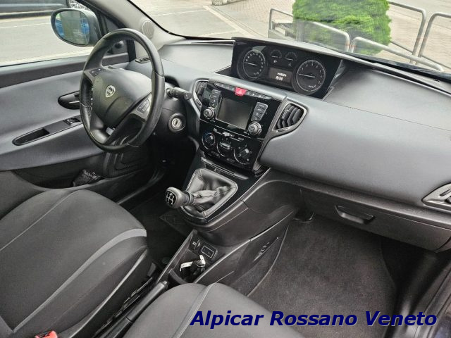 Lancia Ypsilon 1.2 69 CV 5 porte GPL Ecochic Gold - foto 3 di 4
