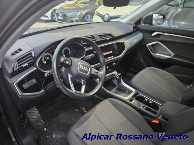 Audi Q3 45 TFSI S tronic Business sport hibryd 4x4 - foto 3 di 4