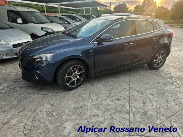 Volvo V40 D2 R-design cross - foto 2 di 4
