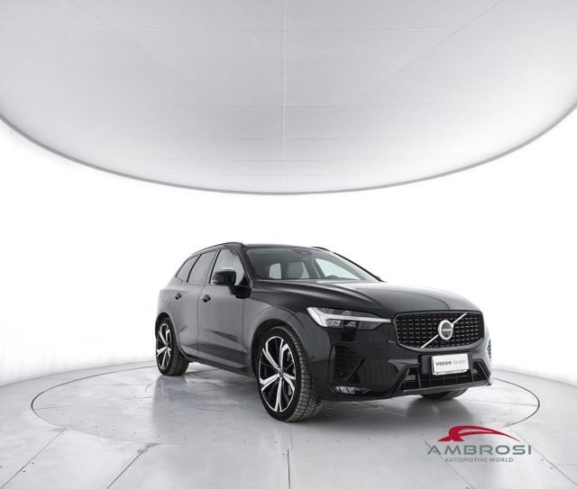 Volvo XC60 B5 AWD automatico Ultimate Dark - foto 2 di 4