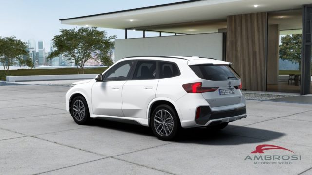 BMW iX1 eDrive20 Msport Package - foto 2 di 13