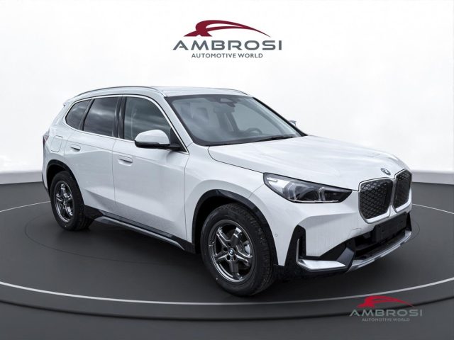 BMW iX1 eDrive20 - foto 2 di 4
