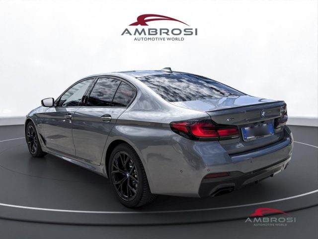 BMW 545 Berlina e xDrive M-Sport - foto 4 di 4