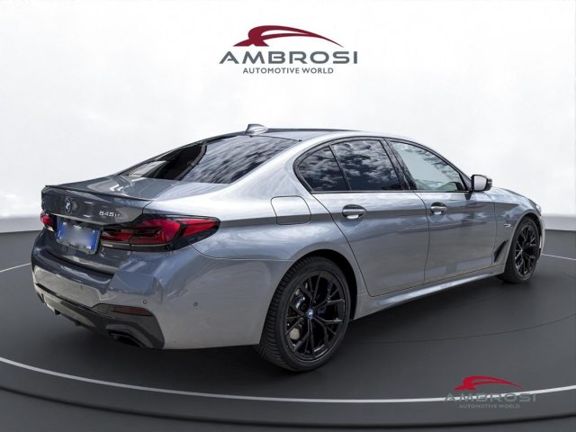 BMW 545 Berlina e xDrive M-Sport - foto 3 di 4