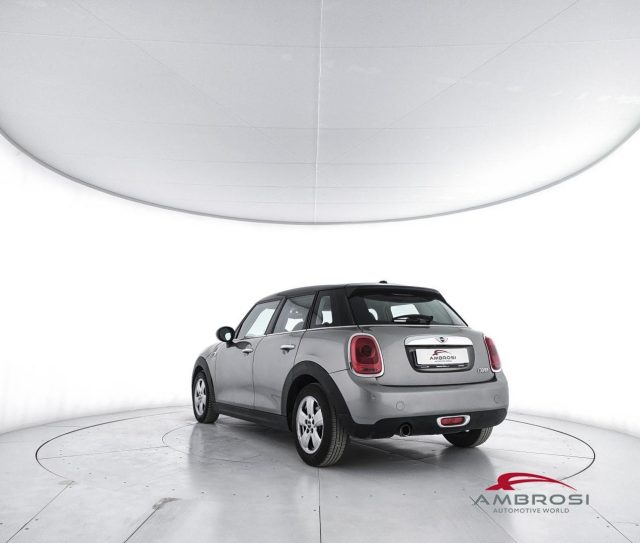 MINI Cooper 5 porte 1.5 - foto 4 di 4
