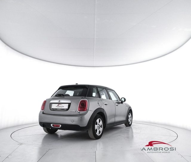 MINI Cooper 5 porte 1.5 - foto 3 di 4