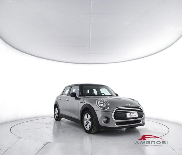 MINI Cooper 5 porte 1.5 - foto 2 di 4