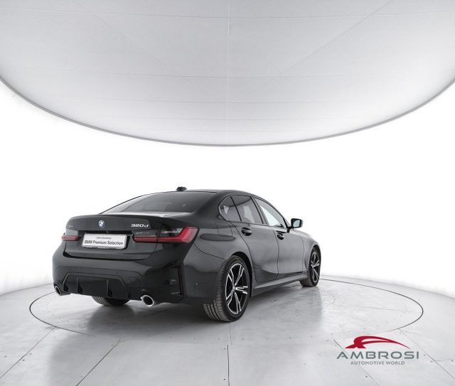 BMW 320 Serie 3 d mhev 48V xdrive MSport auto - foto 3 di 4