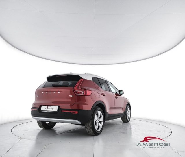 Volvo XC40 T4 AWD Geartronic Momentum - foto 3 di 4