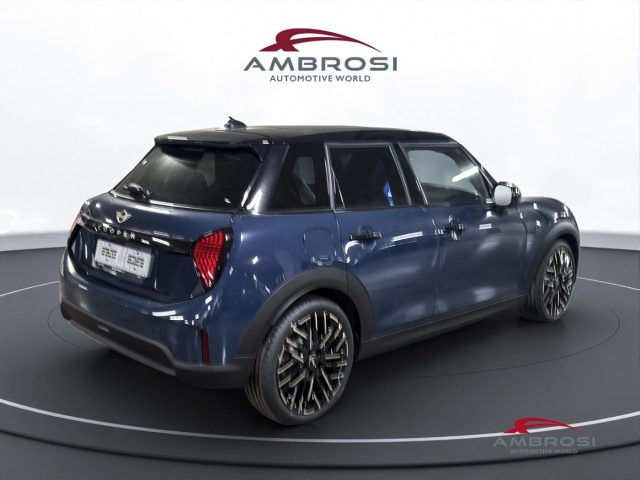 MINI Cooper 5 porte C Favoured M - foto 3 di 4