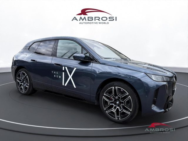 BMW iX xDrive45 Msport Pro Innovation Comfort Package - foto 2 di 4
