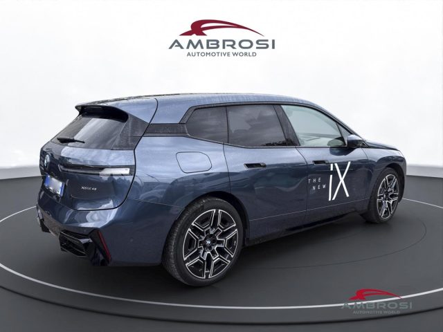 BMW iX xDrive45 Msport Pro Innovation Comfort Package - foto 3 di 4