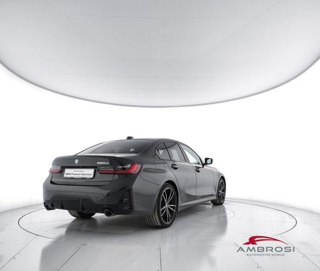 BMW 320 Serie 3 d Berlina Innovation Comfort Msport Packag - foto 3 di 4