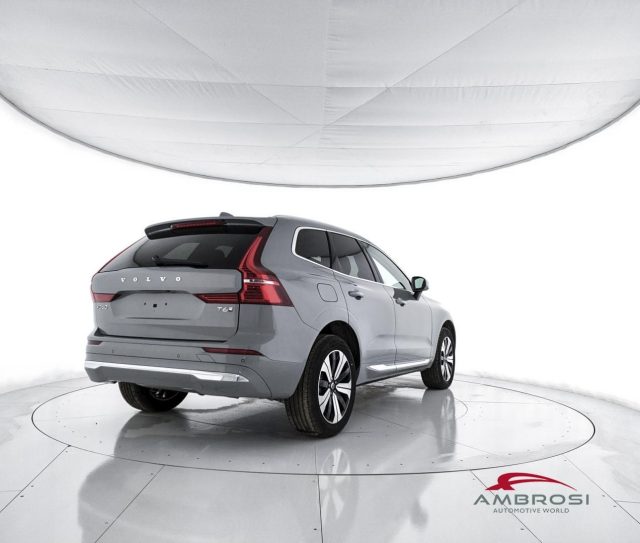 Volvo XC60 T6 AWD Plug-in hybrid Elettrica/Benzina Essential - foto 3 di 4