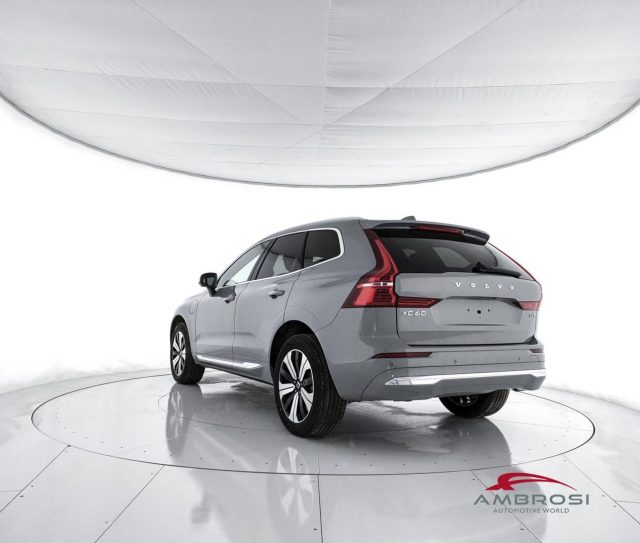 Volvo XC60 T6 AWD Plug-in hybrid Elettrica/Benzina Essential - foto 4 di 4