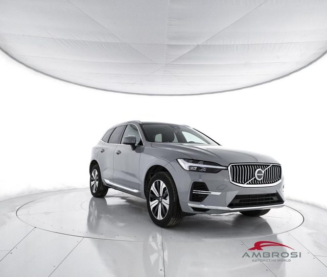 Volvo XC60 T6 AWD Plug-in hybrid Elettrica/Benzina Essential - foto 2 di 4