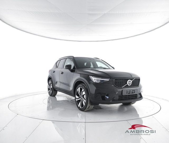 Volvo XC40 B3 Mild hybrid Benzina Ultra Dark - foto 2 di 4