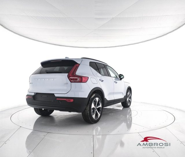 Volvo XC40 B3 Mild hybrid Benzina Plus Dark - foto 3 di 4