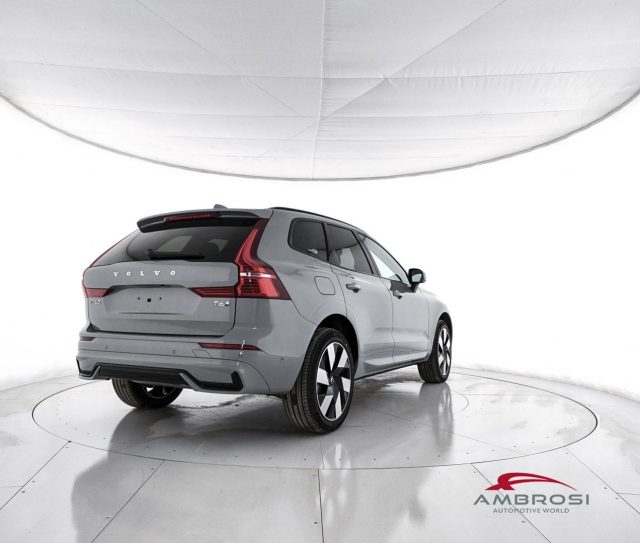 Volvo XC60 T6 AWD Plug-in hybrid Elettrica/Benzina Ultra Dark - foto 3 di 4