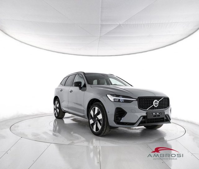 Volvo XC60 T6 AWD Plug-in hybrid Elettrica/Benzina Ultra Dark - foto 2 di 4