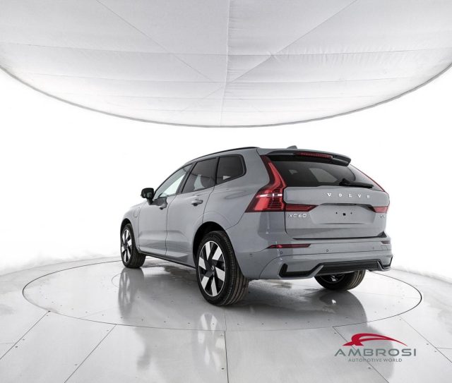 Volvo XC60 T6 AWD Plug-in hybrid Elettrica/Benzina Ultra Dark - foto 4 di 4