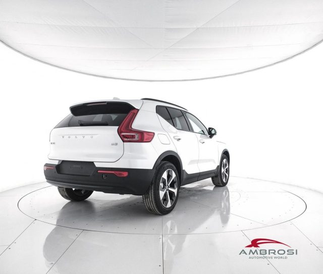 Volvo XC40 B3 Mild hybrid Benzina Plus Dark - foto 3 di 4