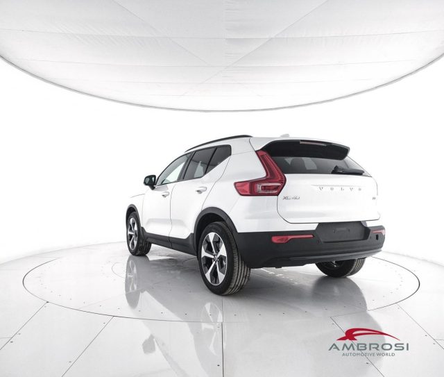 Volvo XC40 B3 Mild hybrid Benzina Plus Dark - foto 4 di 4