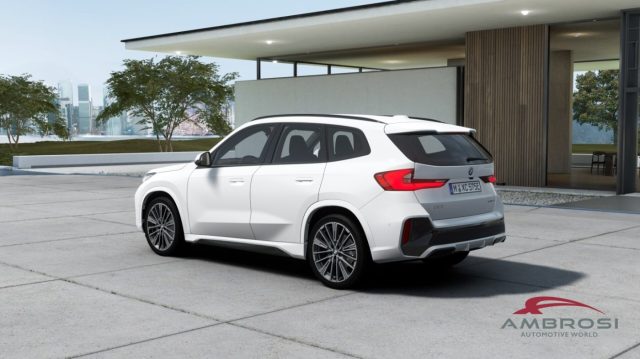BMW iX1 eDrive20 Msport Premium Package - foto 2 di 13