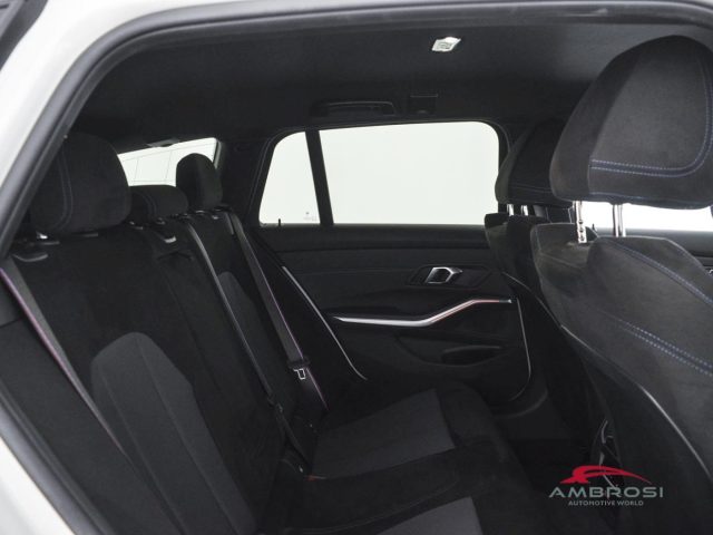 BMW 320 Serie 3 d mhev 48V MSport Pro auto Xdrive, del 2024, 19.912 km, in vendita a Corciano (PG)