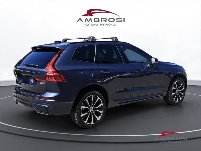 Volvo XC60 B4 (d) AWD automatico Ultimate Dark - foto 3 di 4