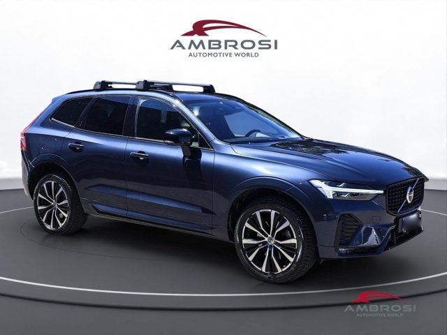 Volvo XC60 B4 (d) AWD automatico Ultimate Dark - foto 2 di 4