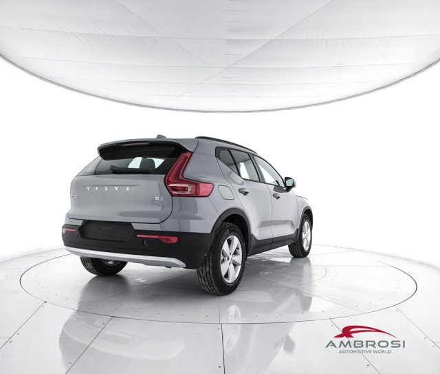 Volvo XC40 B3 Mild hybrid Benzina Essential - foto 3 di 4