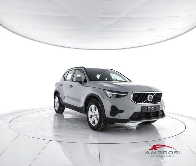 Volvo XC40 B3 Mild hybrid Benzina Essential - foto 2 di 4